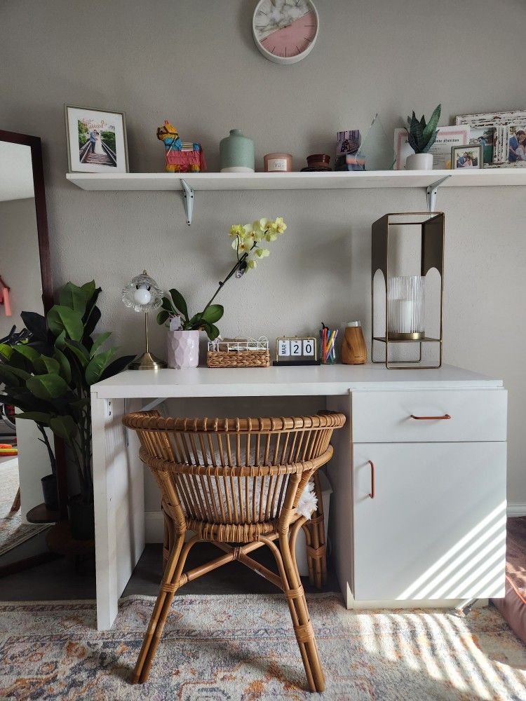 White desk for sale