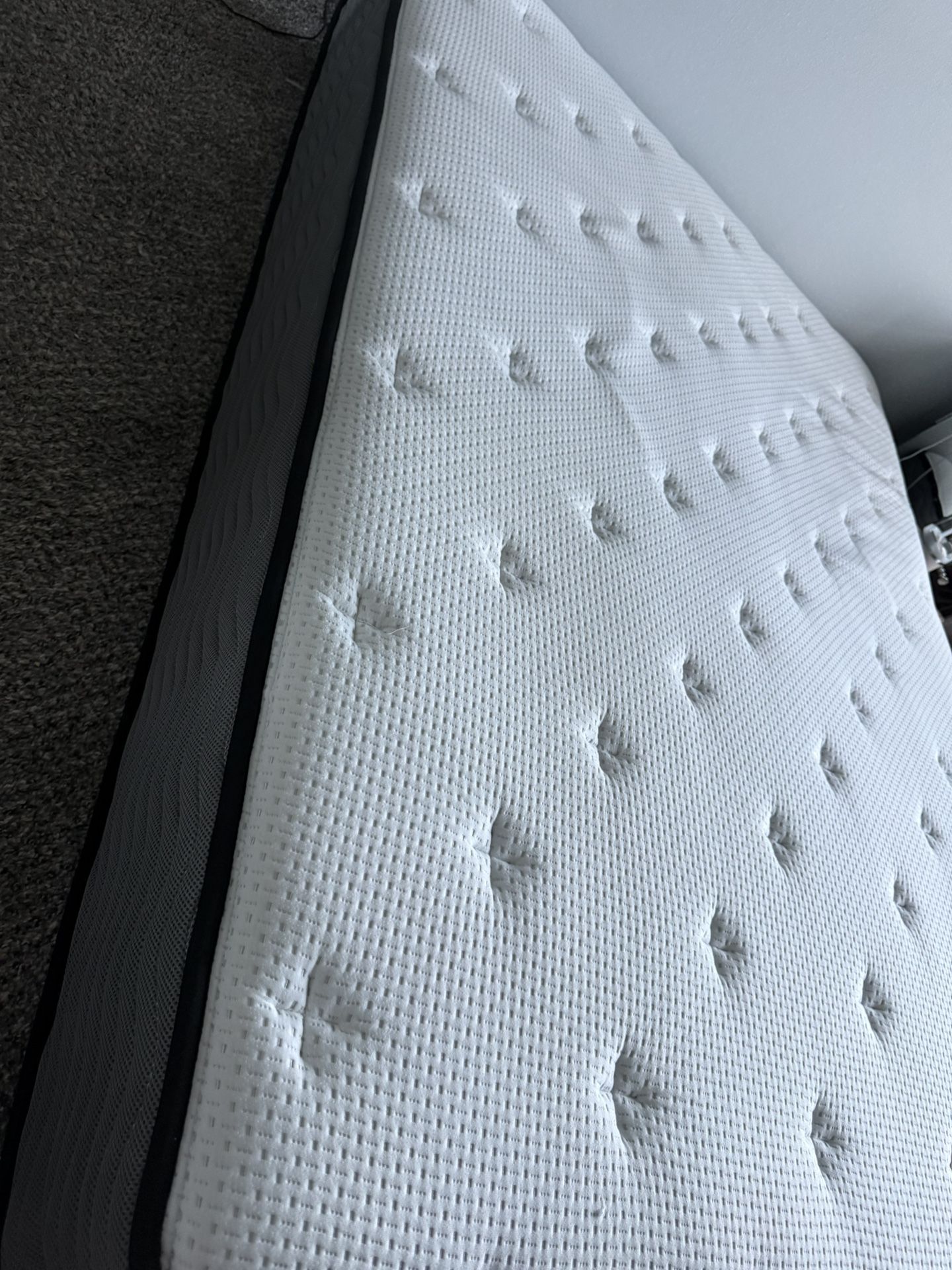 ZINUS Queen Firm Mattress