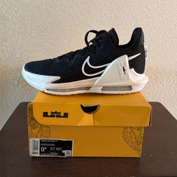 Brand new LeBron Witness VI Size 9.5 Men
