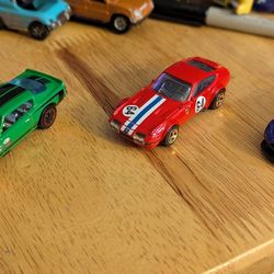 Hot Wheels, Ferrari, Barracuda, Mustang.