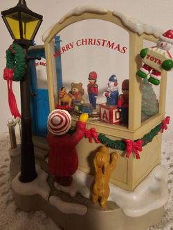$20.00 - 1990's Christmas Around The World "Toy Store"! Animated/Lighted/Musical - Battery + Turn Key Mechanism