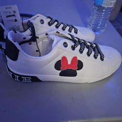 Minnie tennis shoes szie 8