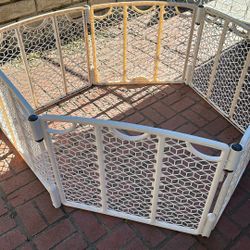 EvenFlo 6 Panel Baby Gate (white plastic)