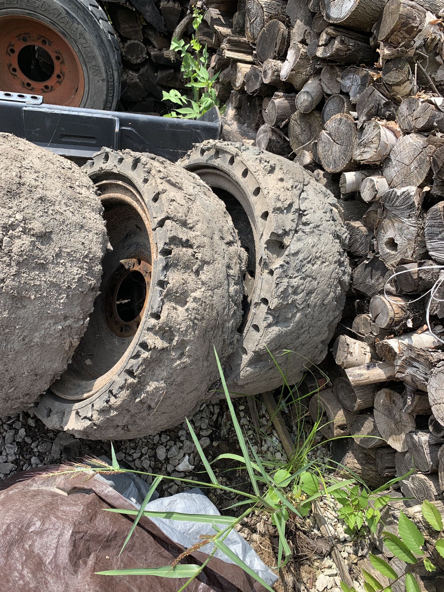 Bobcat solid rubber tires