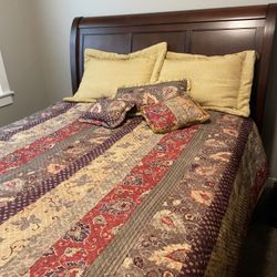 Queen Bedroom Furniture Set 