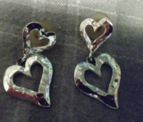 Silver tone heart earrings nice!