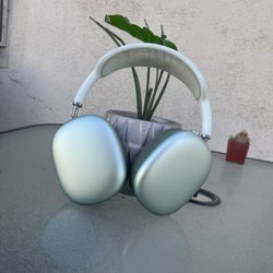AirPod Max Light Pastel Green