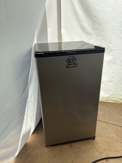 Frigidaire Mini Fridge w/ freezer