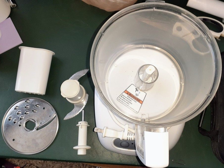 KitchenAid Processor w/ Attachment But the Lid Broke But the rest Works Just Fine