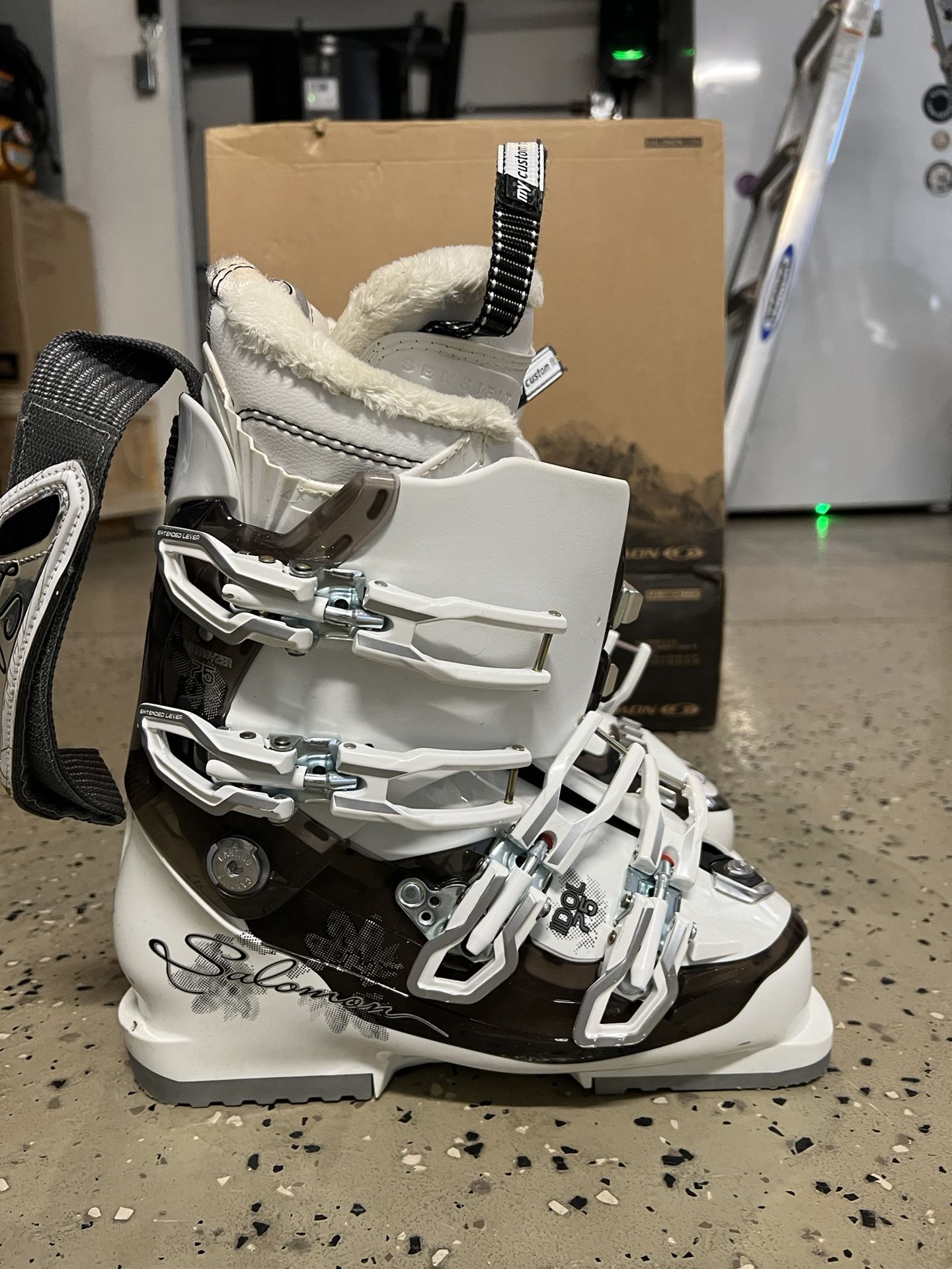 Salomon White Shrew Starlight Women Ski Boots Size 25.5