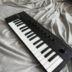 Native Instruments Komplete Kontrol M 32 Controller Keyboard