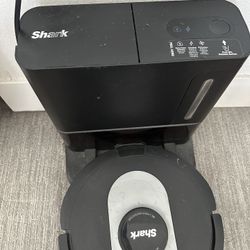 Shark Robot Vacuum / IQ Self Empty XL
