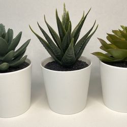 SMALL FAKE PLANT DECOR