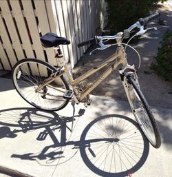 Frame Size: 17" Medium (6061 ALUXX ExtraLight Aluminum Alloy)