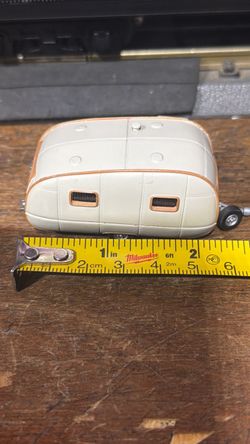 1/72 scale vintage Caravan trailer camper with ruber tires