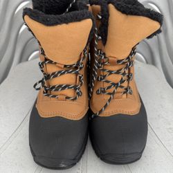 Snow Boots New Size Women Size 8 / Botas Nueva De Nieve 