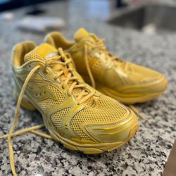 Saucony ProGrid Triumph 4 Chroma Goldfinch Running Shoes