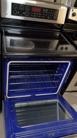 Stainless electric glass top five burners working great with warranty delivery available fee depends on address
