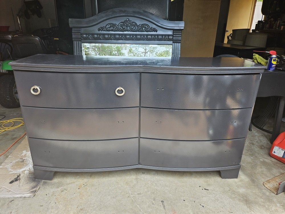 Dresser With Mirror