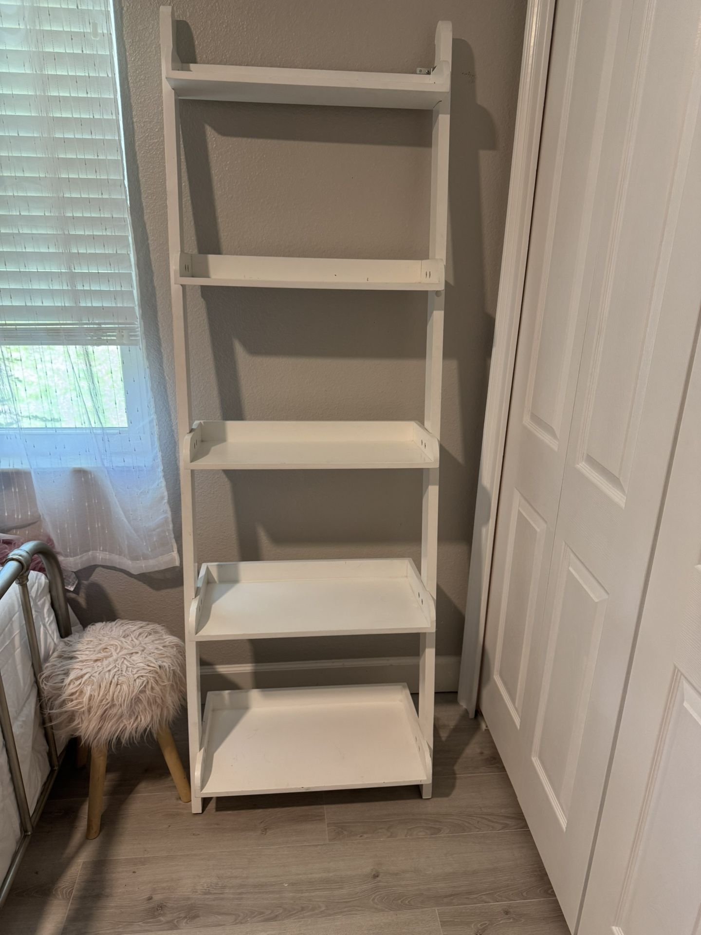 Leaning Shelf Ladder