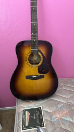 Yamaha acoustic Gutair f335