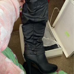 Womens Boots New But Peeling Size 8 $5
