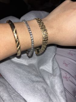 14k Bracelet With Diamond Cut Design 