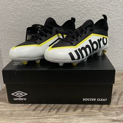 Youth Unisex Cleats Size. 3