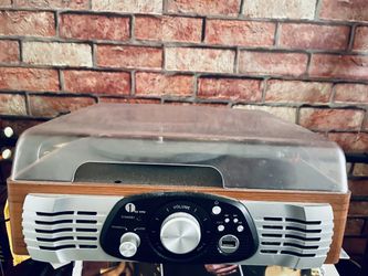 Vintage look Belt Drive 3 Speed Stereo Turntable with Built in Speakers, Natural Wood  Used- works as good as new