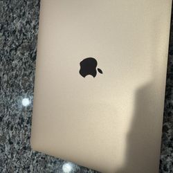 MacBook Air [2018/13”/128MB] – Does Not Turn On – For Parts or Repair