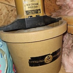 Vintage Sterling 165A Richmond Cedar 5 Quart Electric  Ice Cream Maker Freezer