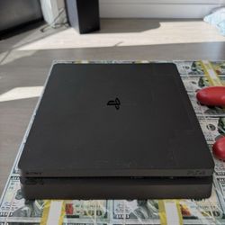 PS4 Slim 