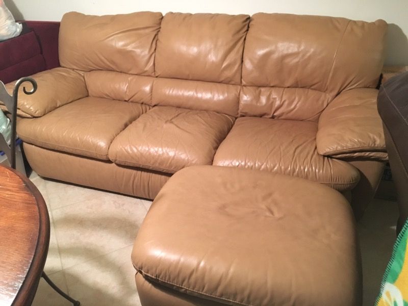 Rooms To Go natuzzi leather sofa