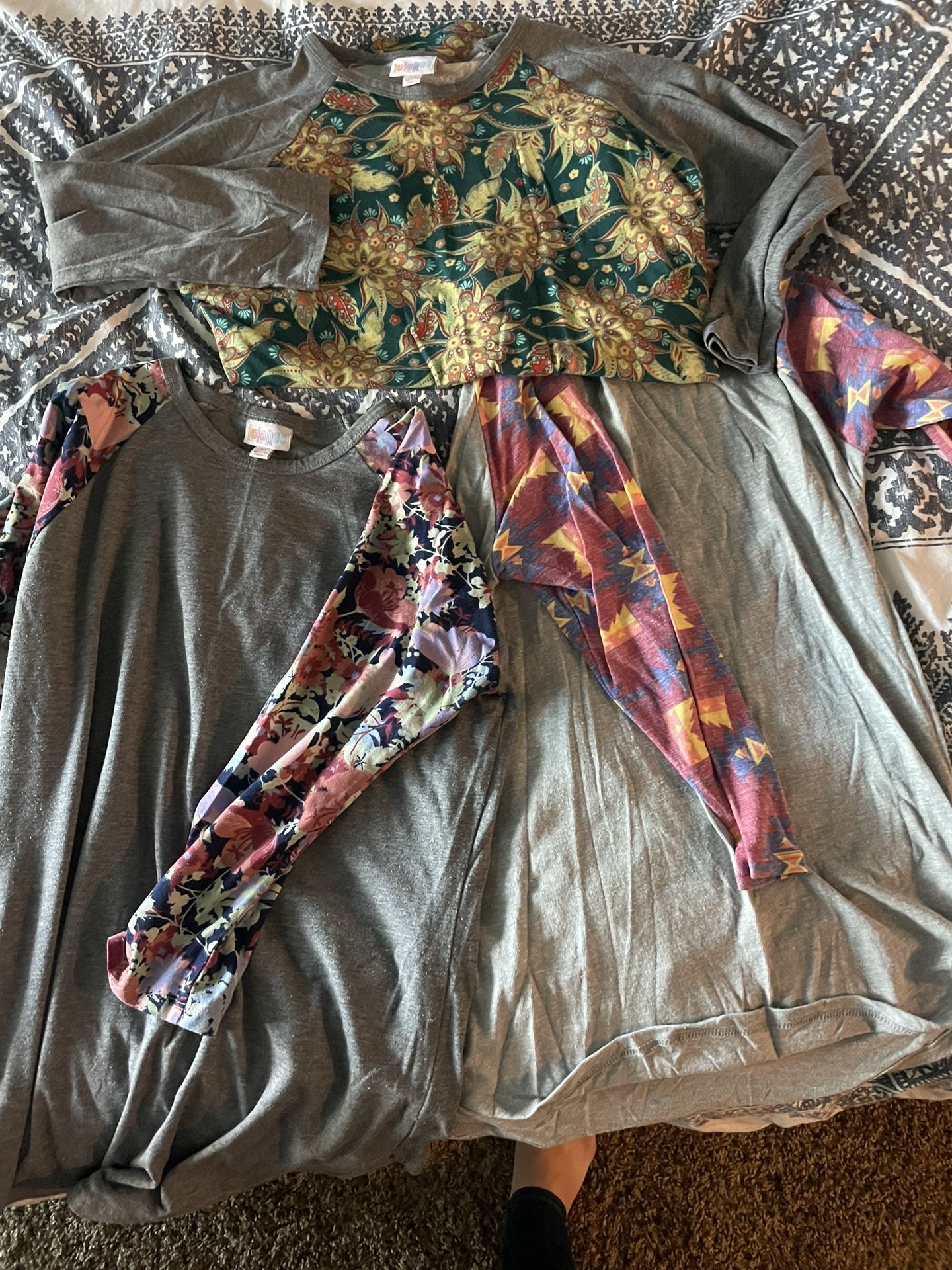 3 Lularoe Shirts XS