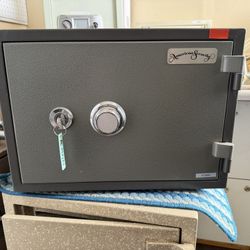 American Security FS914 Fire Safe with Mechanical Dial And Key