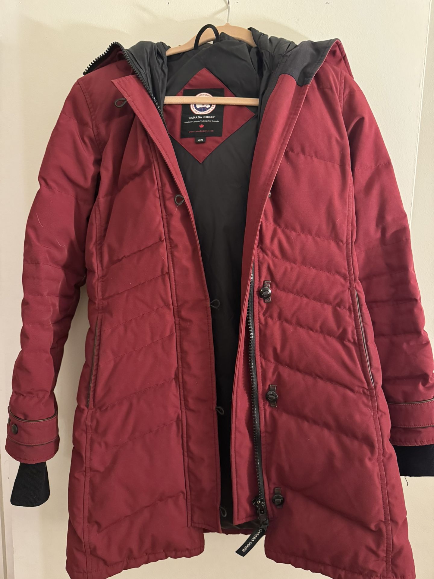 Canada Goose Women’s Lorette Parka Burgundy size XS
