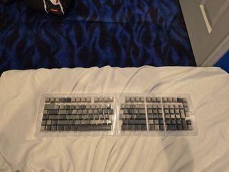 See Through,Gradient Grey Keycaps,Double Shot PBT,135 Keycaps.