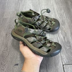 Keen Newport H2 Water Shoes Camo Sandals Big Sport Youth Sz 2 Brown 1016595