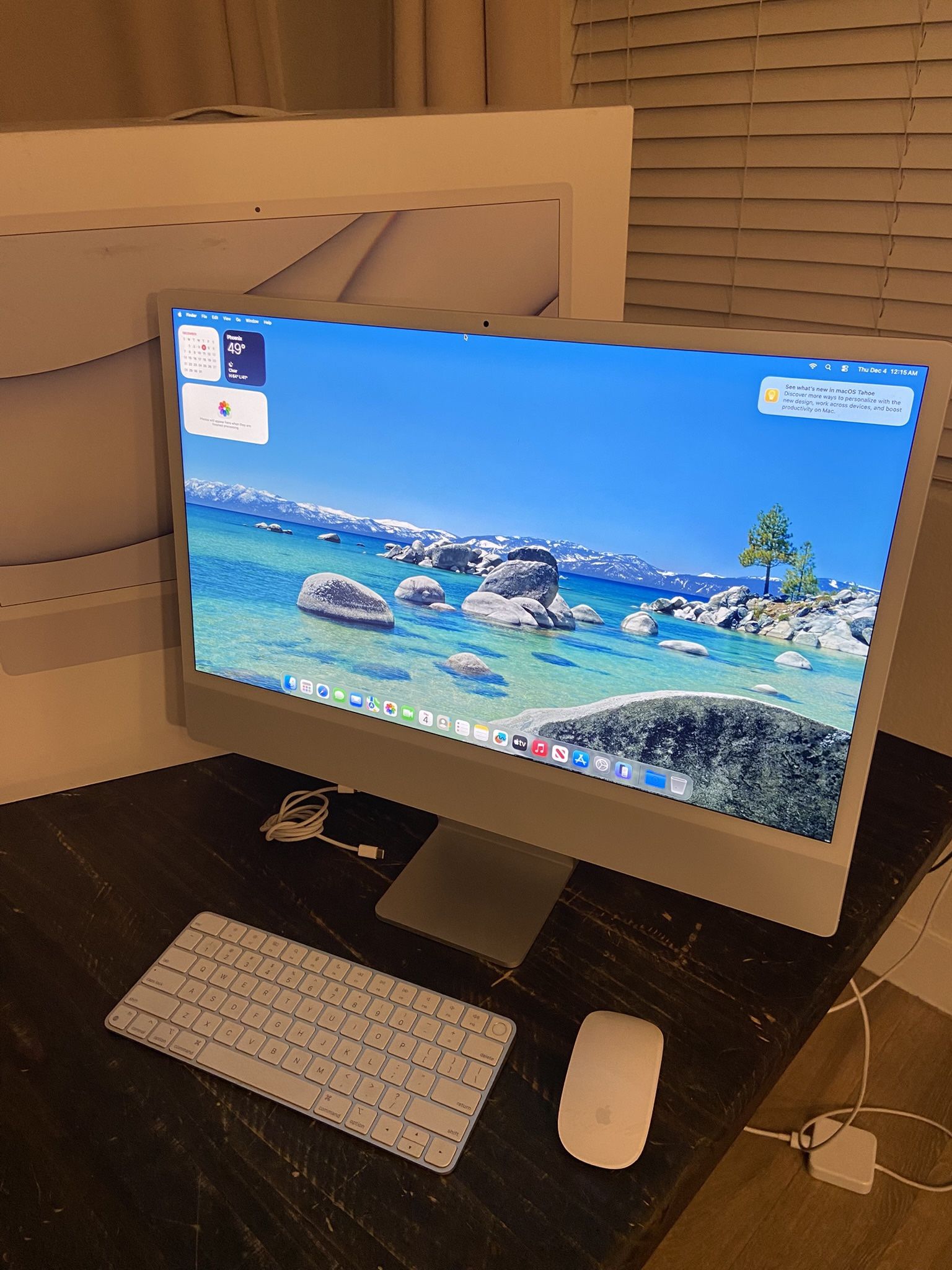 2021 Apple iMac M1 Processor  24-inch Silver 8gb Ram 512gb Ssd Complete With Original Box , Keyboard And Mouse 
