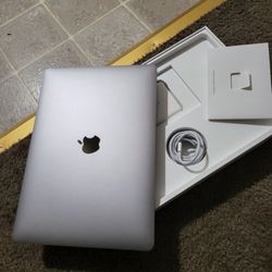 Macbook Pro Touchbar 800$ Msg Me 