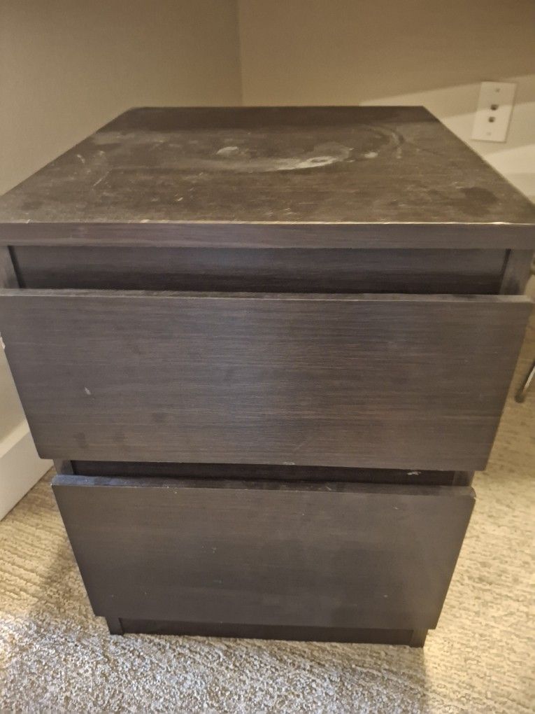 1 Nightstand/2drawers