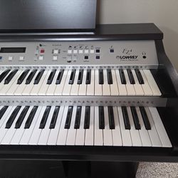 Lowrey EZ4 "Virtual Orchestra" Organ