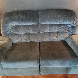 Loveseat Set With Drundle Bed And Recliners