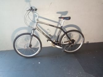 BICYCLE GIANT 21 SPEED SIZE 26 BRAND NEW