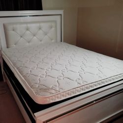 NEW QUEEN PILLOW TOP MATTRESS WITH BOX SPRING ♨️ Bed frame is not available