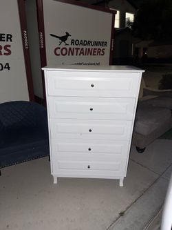 White 5 drawer dresser Rarley used