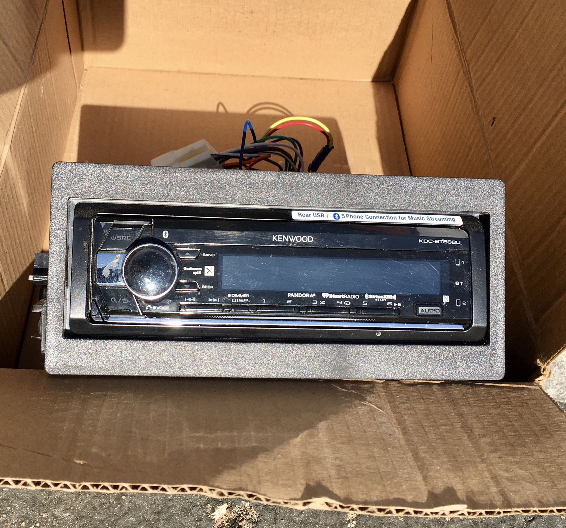 Kenwood KDC-BT568U In-Dash CD/DM Car Audio Receiver Housing Unit And Remote