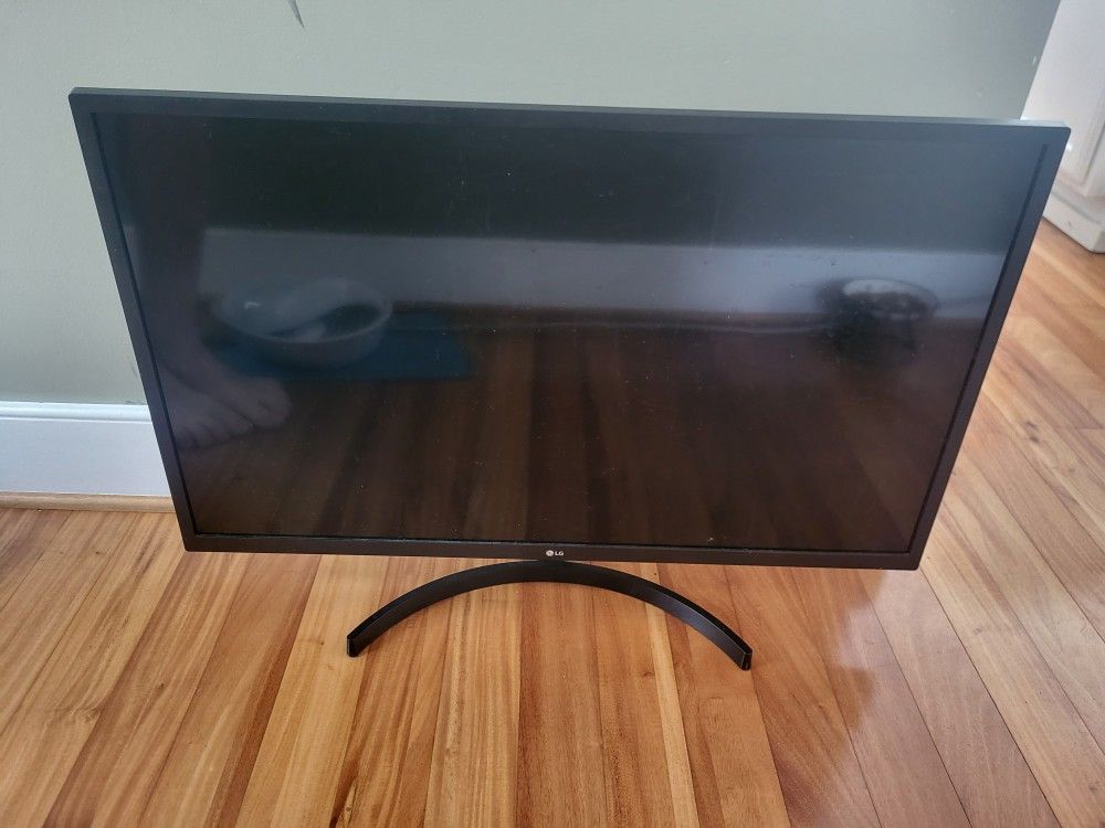 32" LG Monitor