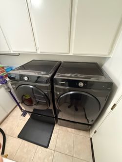 Samsung Washer Dryer Set with Pedestals