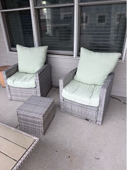 Outdoor patio chair set